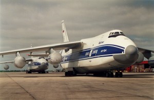 Dos Antonov An-124 Ruslan en Ezeiza - 1993