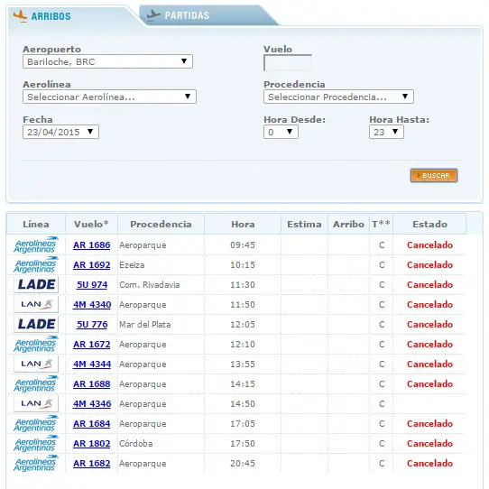 Panel de arribos del aeropuerto de Bariloche del 23/04/2015.