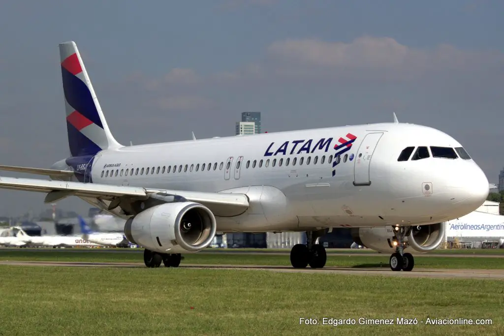 LATAM Argentina - Airbus A320 LV-BSJ