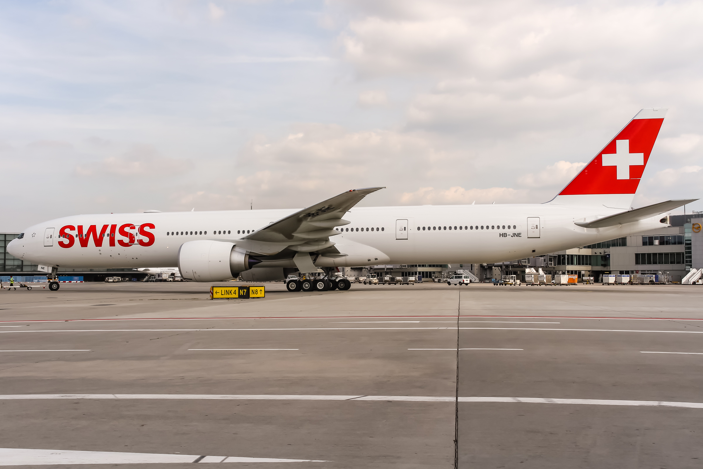 777-300ER SWISS