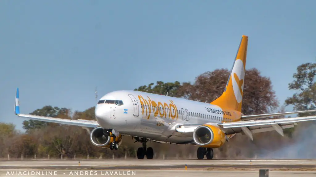 FLYBONDI B738