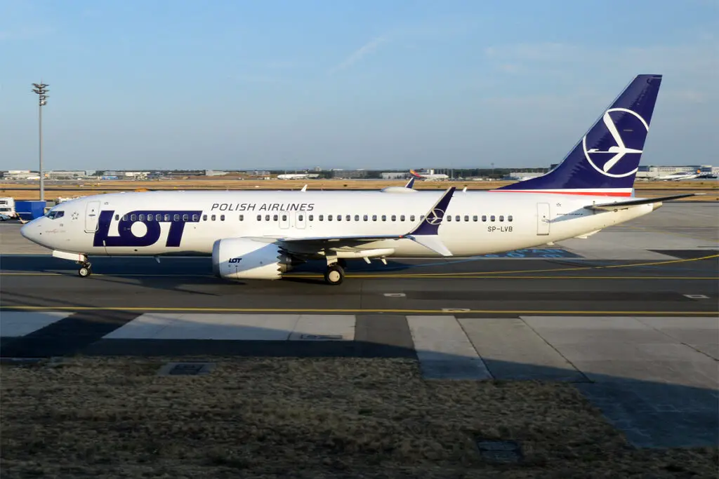 LOT Boeing 737 MAX 8