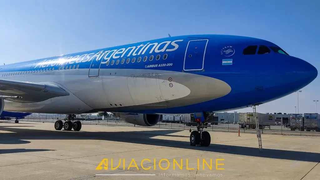 Aerolíneas Argentinas Airbus A330 LV-KHT LV-KAO LV-KAN