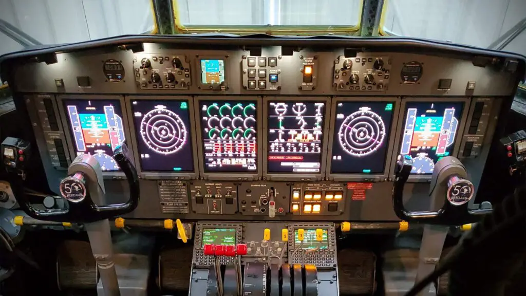 Lockheed L-100 FAP glass cockpit