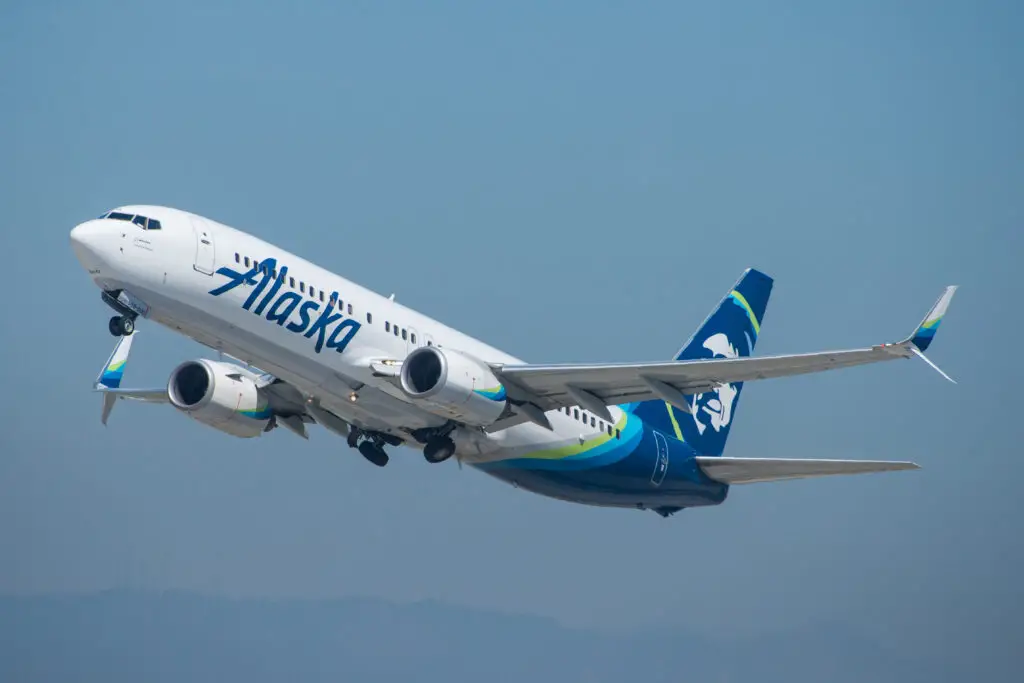 Boeing 737-800 Alaska Airlines N566AS