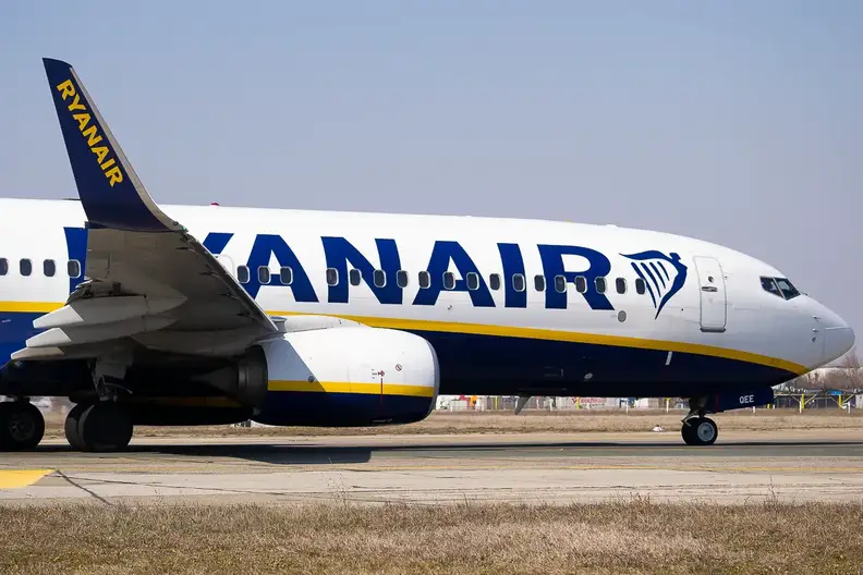 Ryanair (Malta Air) - Boeing 737-800 - 9H-QEE - Aeroporto Bucareste Otopeni (OTP), Rumanía - Bucharest Otopeni Airport (OTP), Romania