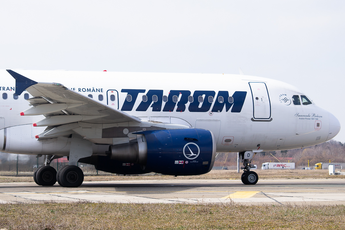 TAROM - Airbus A318 - YR-ASD "Smaranda Brăescu" - Aeroporto Bucareste Otopeni (OTP), Rumanía - Bucharest Otopeni Airport (OTP), Romania