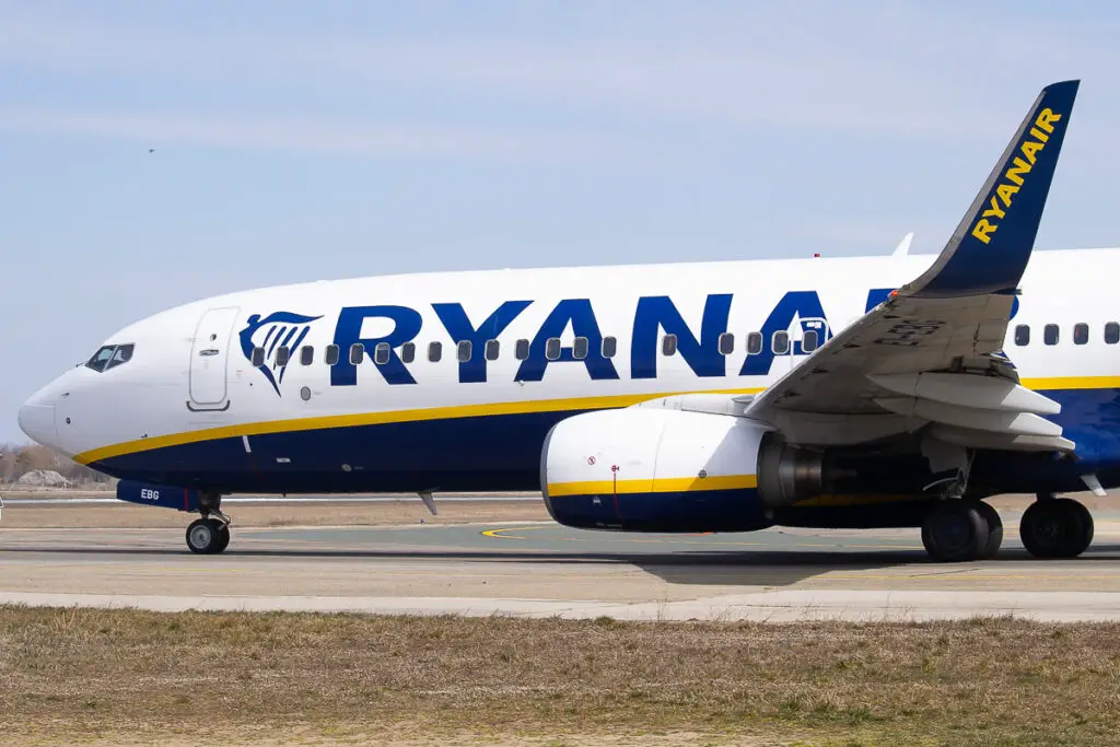 Ryanair - Boeing 737-800 - EI-EBG - Aeroporto Bucareste Otopeni (OTP), Rumanía - Bucharest Otopeni Airport (OTP), Romania