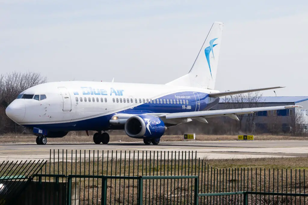 Blue Air - Boeing 737-300 - YR-AMA - Aeroporto Bucareste Otopeni (OTP), Rumanía - Bucharest Otopeni Airport (OTP), Romania