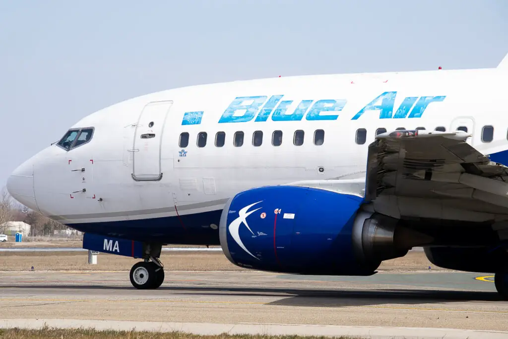 Blue Air - Boeing 737-300 - YR-AMA - Aeroporto Bucareste Otopeni (OTP), Rumanía - Bucharest Otopeni Airport (OTP), Romania