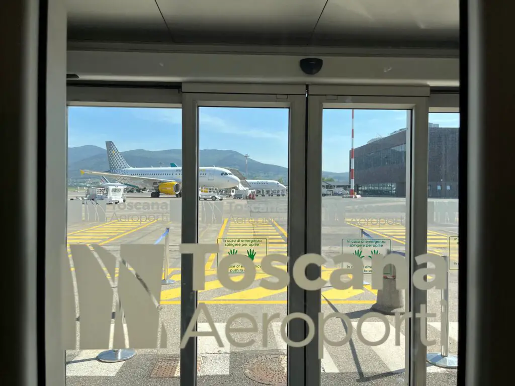 Vueling Florence/Firenze/Florencia Airport/Aeropuerto (FLR)