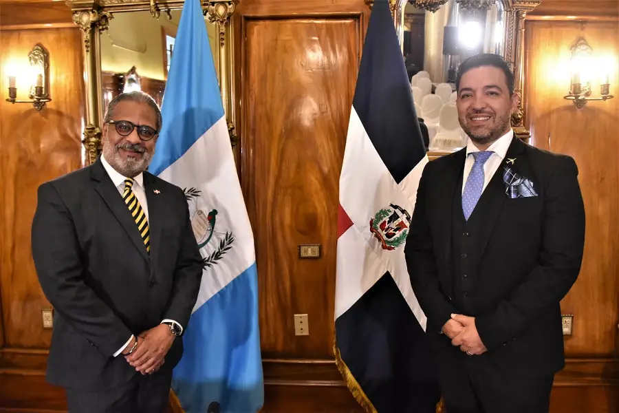 Guatemala y República Dominicana firman acuerdo de cielos abiertos