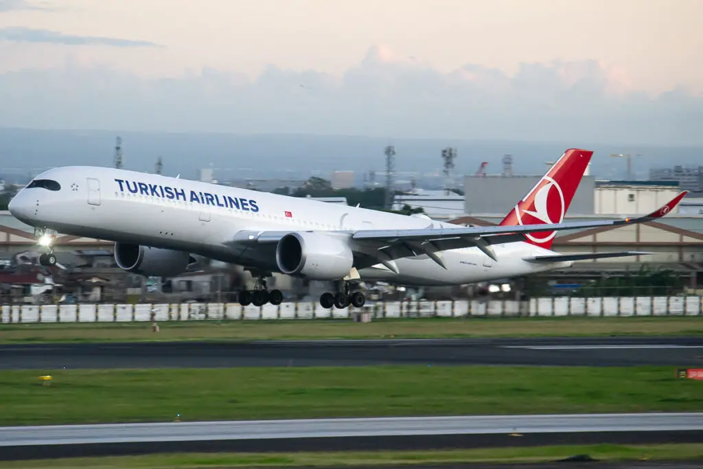 Airbus A350-900 TC-LGE Turkish Airlines Manila Airport/Aeropuerto (MNL)