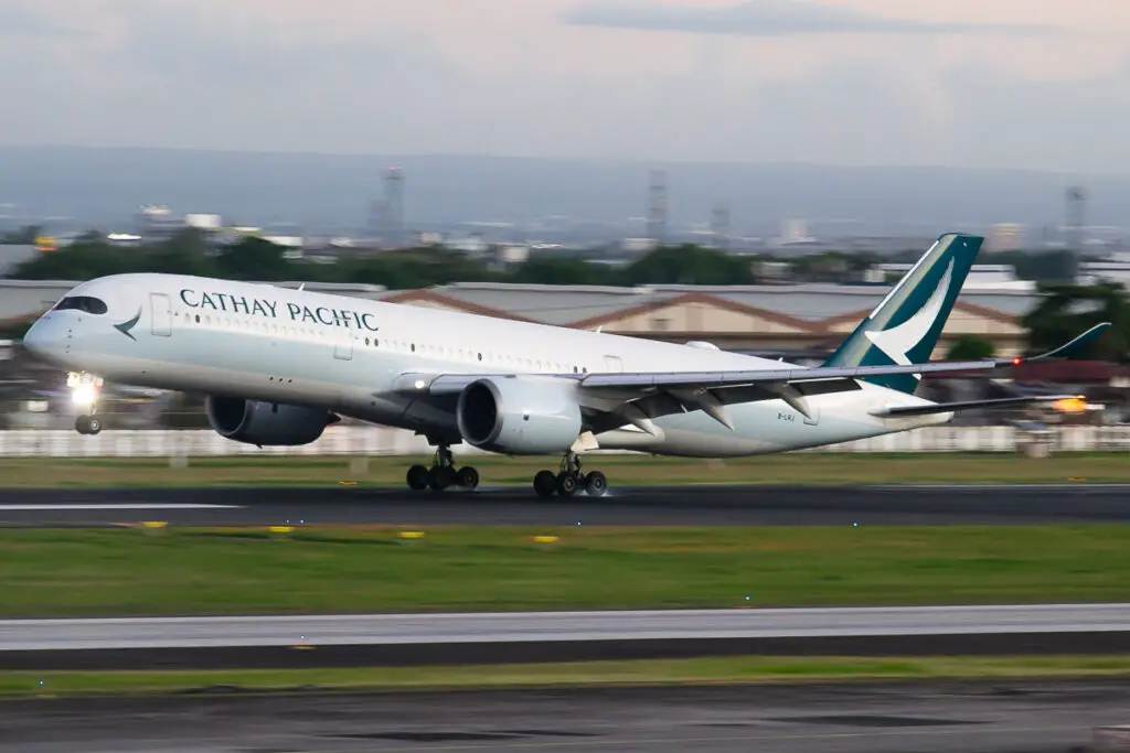 Airbus A350-900 B-LRJ Cathay Pacific Manila Airport/Aeropuerto (MNL)