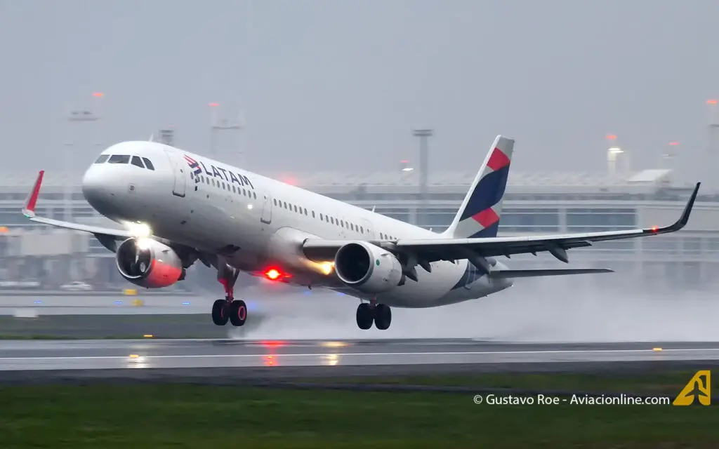 Airbus A321-211 - LATAM Airlines - CC-BEI