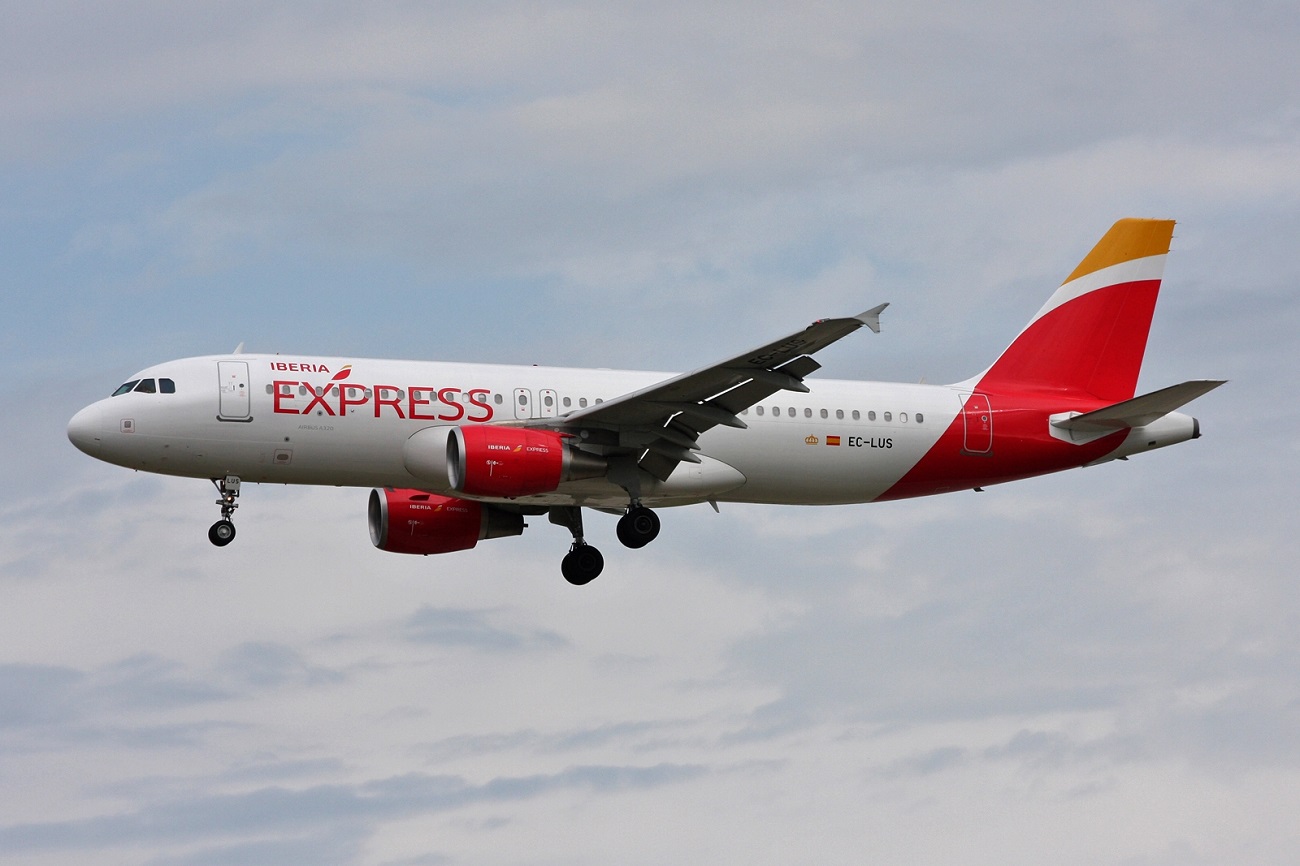 Iberia Express incrementará sus vuelos en Baleares y Canarias -  