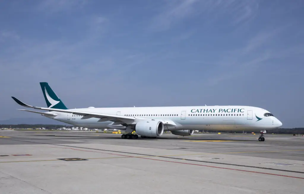 Cathay Pacific Milan, Italia