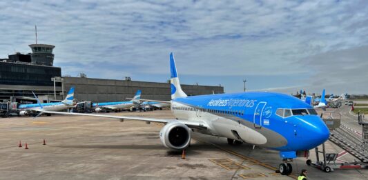 Boeing 737 MAX de Aerolíneas Argentinas en el Aeroparque Jorge Newbery de Buenos Aires