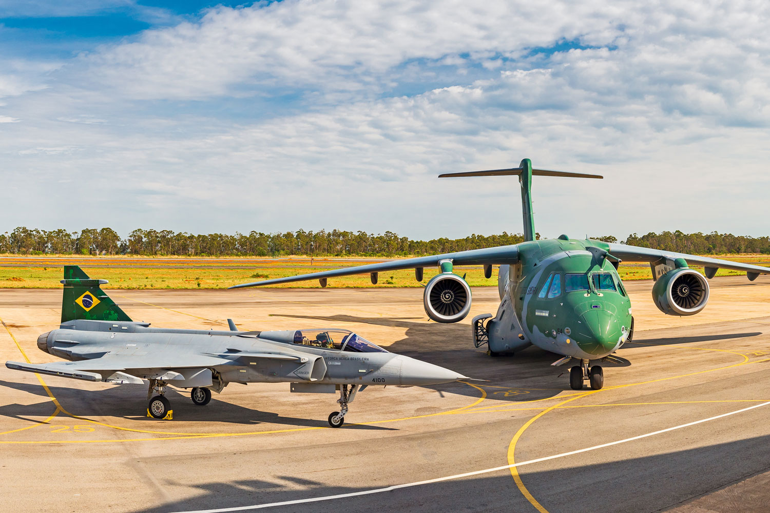 Gripen Saab C-390 Embraer MoU