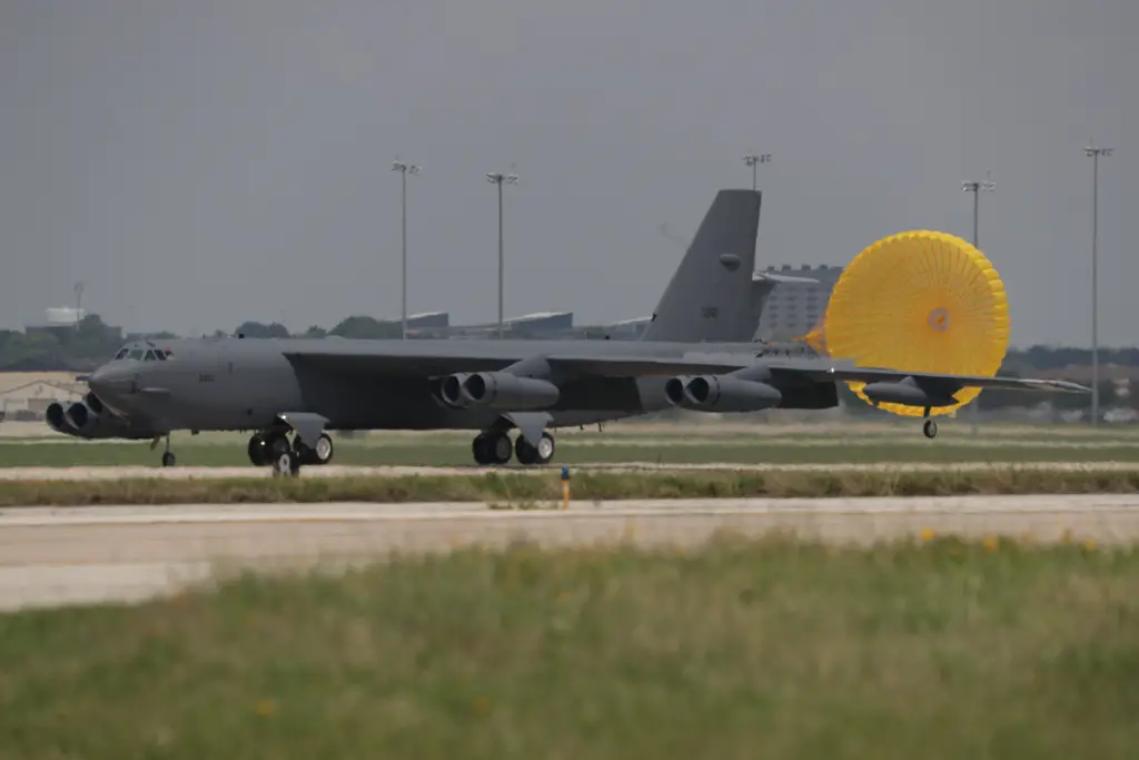 B-52 AESA radar