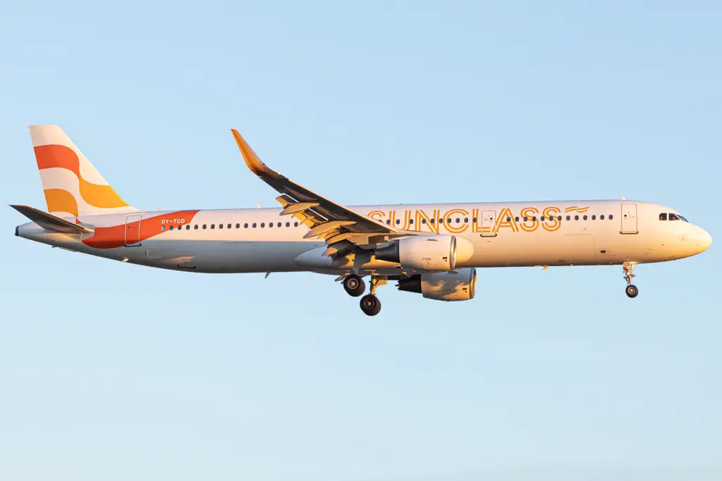 Sunclass Airlines Airbus A321 - Wikipedia Commons by Tobias Green