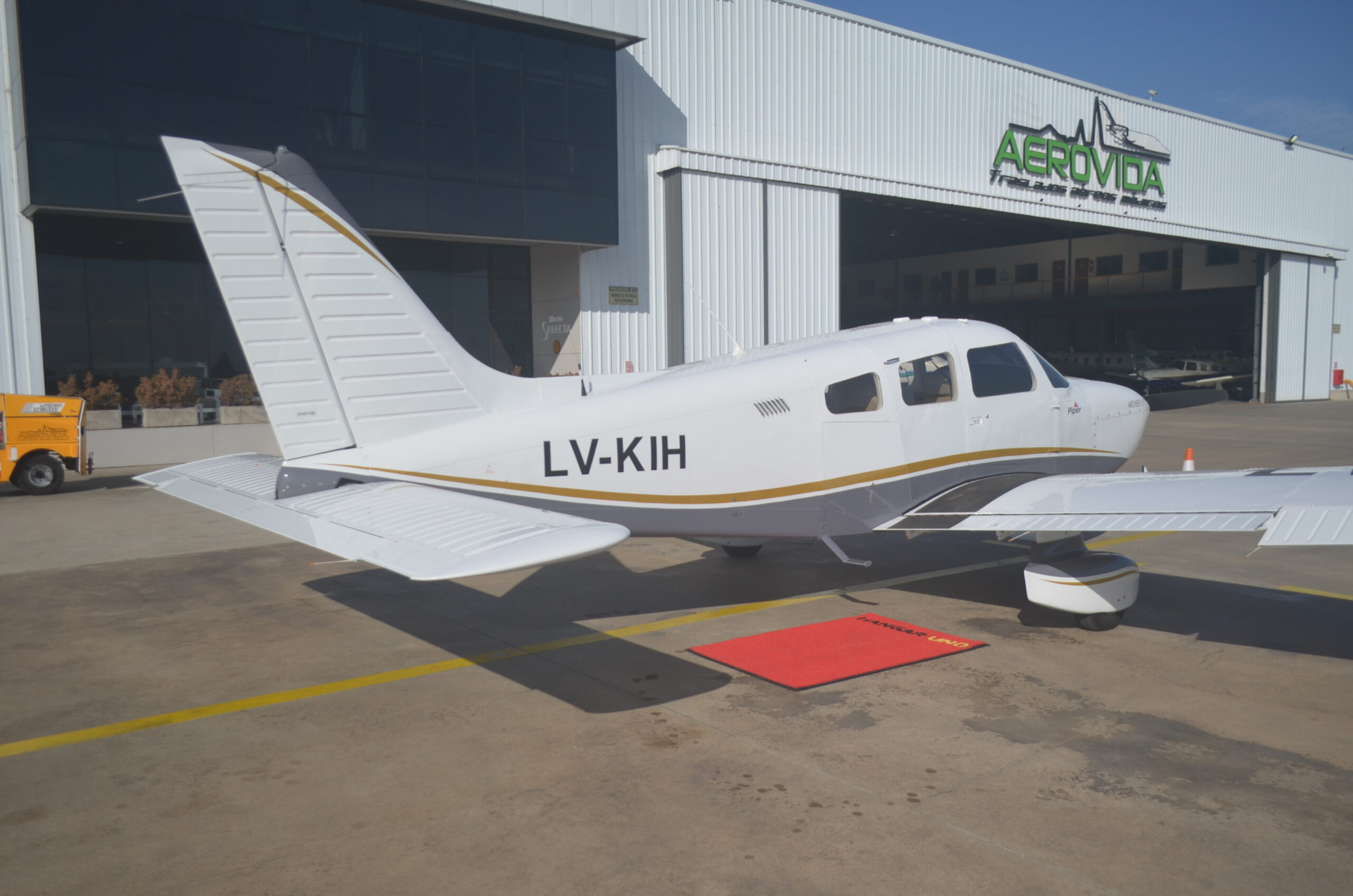 Piper Archer LX. Hangar Uno.