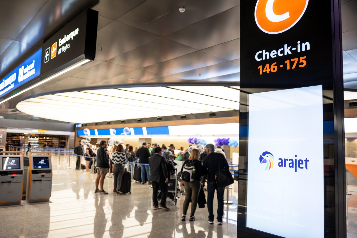 Comienza a normalizarse la operación de Aerolíneas Argentinas en Ezeiza.