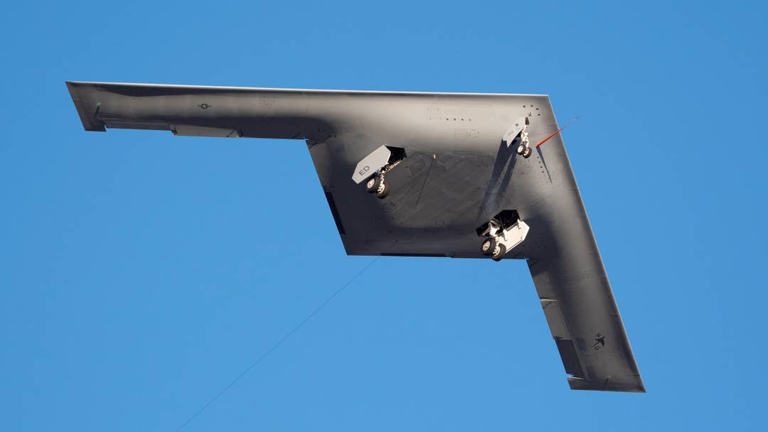 B-21 Raider primer vuelo - first flight