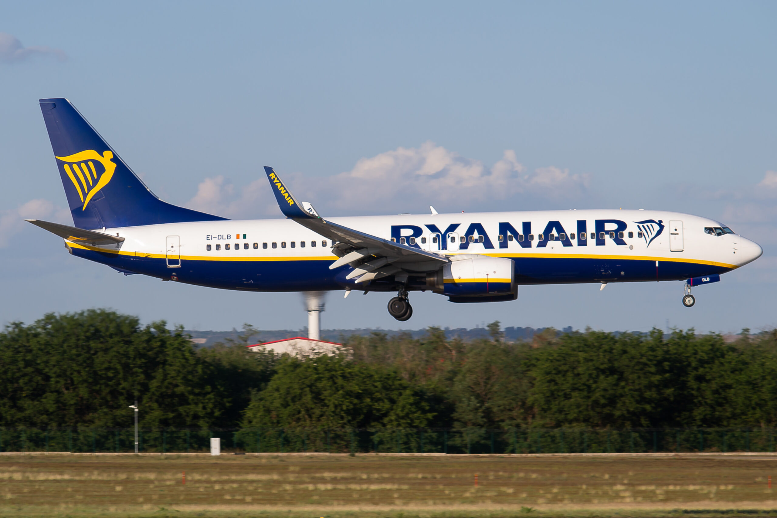 Ryanair - Boeing 737-800 - EI-DLB - Budapest Ferenc Liszt Airport (BUD), Hungary