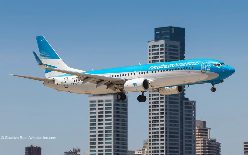 Aerolíneas Argentinas - Boeing 737-800 - LV-GKT