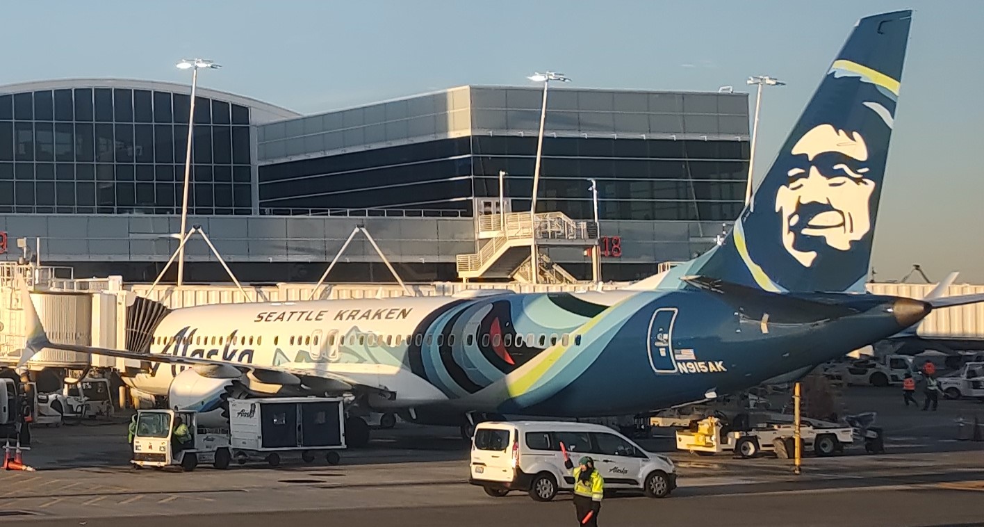 Boeing 737-9 Alaska aft door