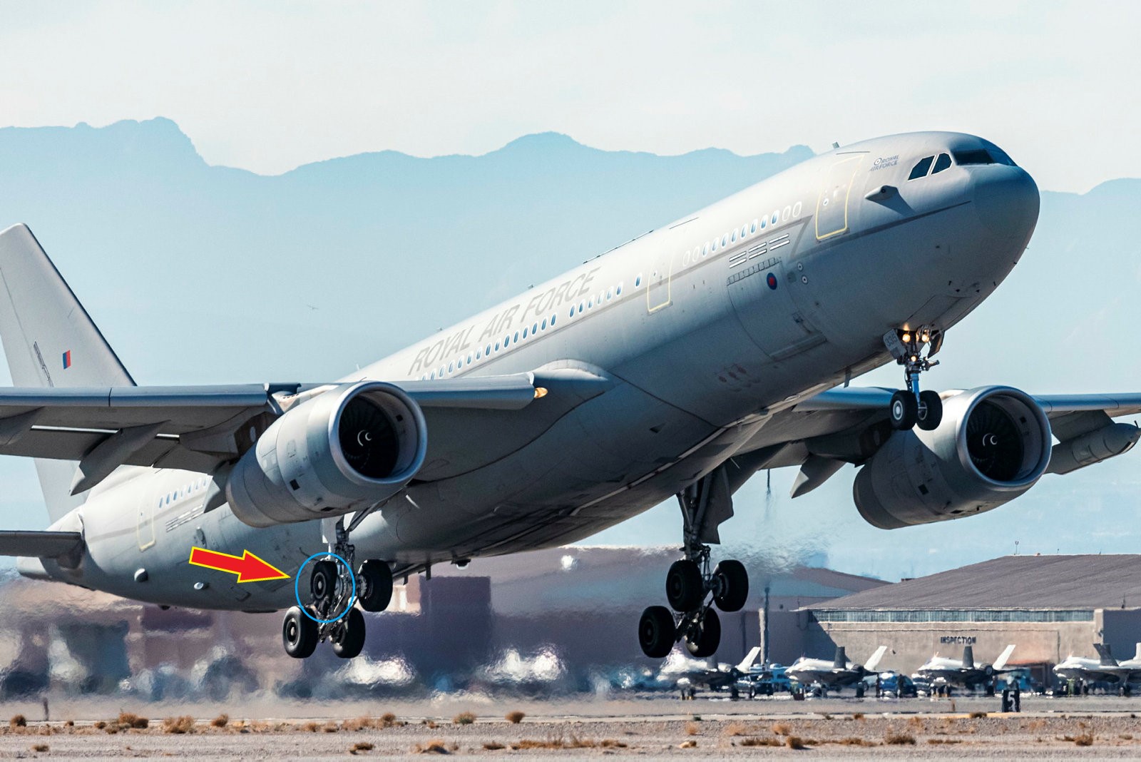 RAF A330 MRTT Voyager revienta neumático