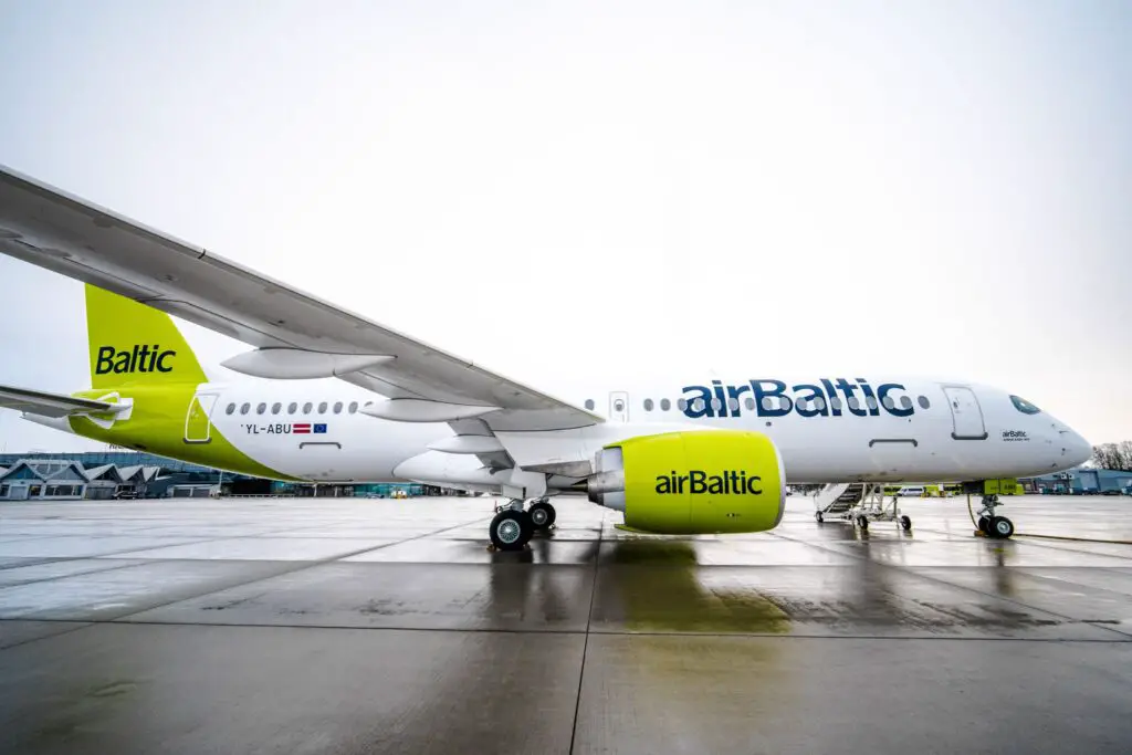 Air Baltic A220