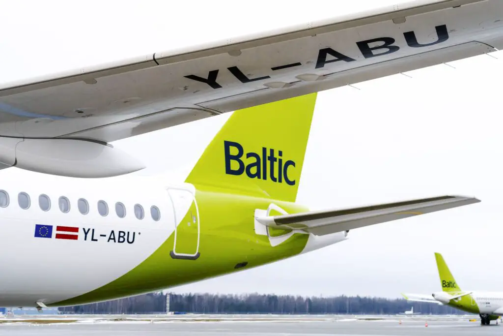 Air Baltic A220 2