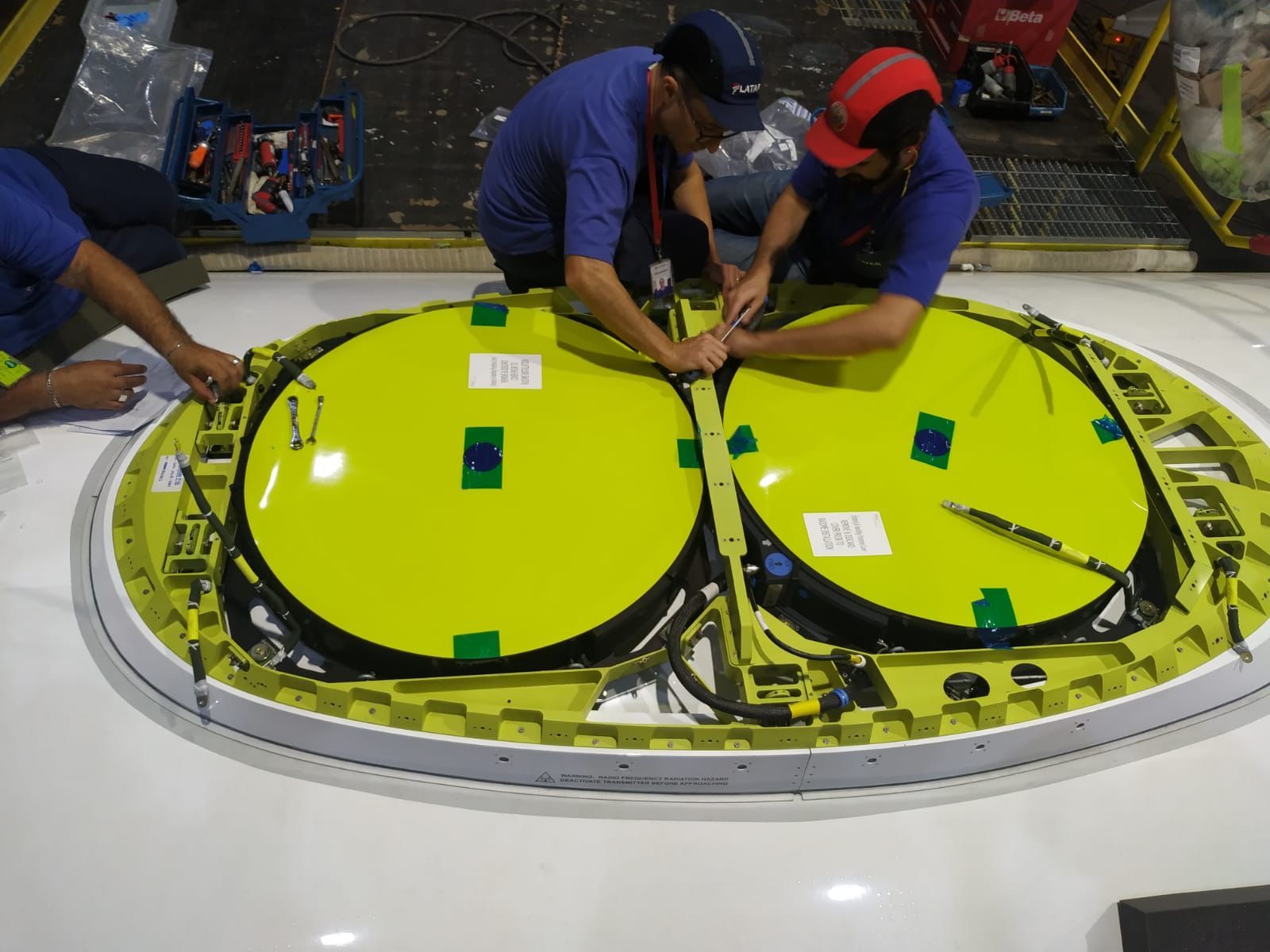 Instalación de antenas Wi-Fi en aviones de LATAM Airlines