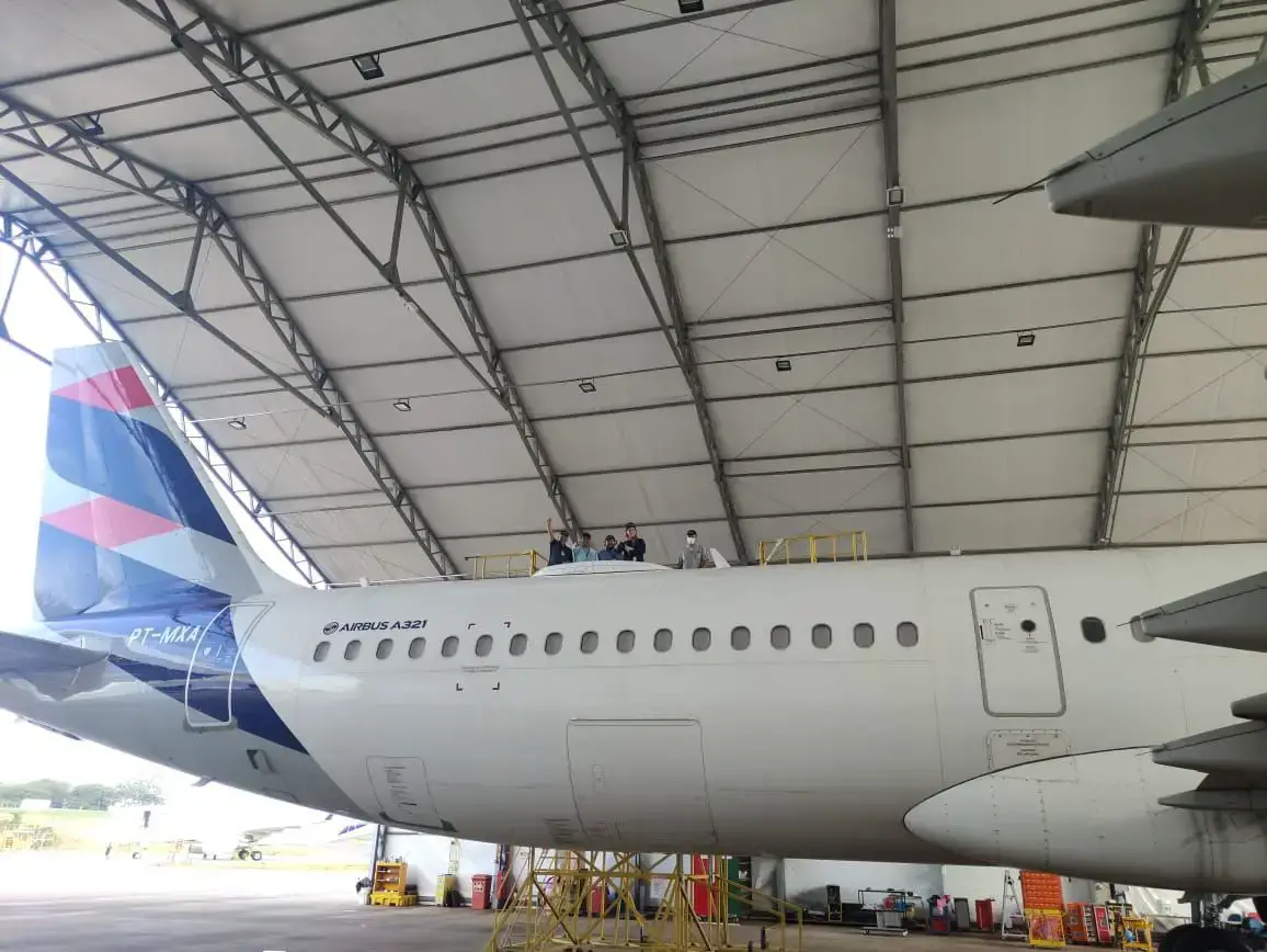 Instalación de antenas Wi-Fi en aviones de LATAM Airlines