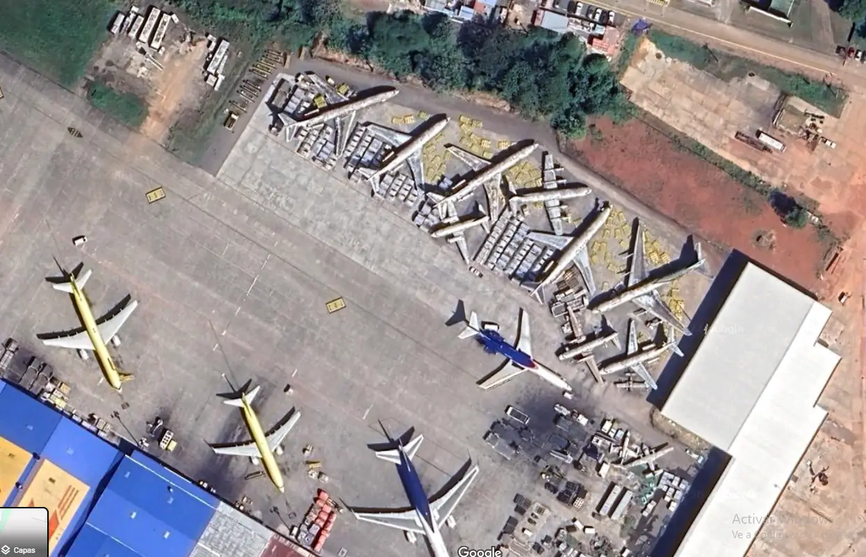 Abandoned aircraft at Tocumen Airport