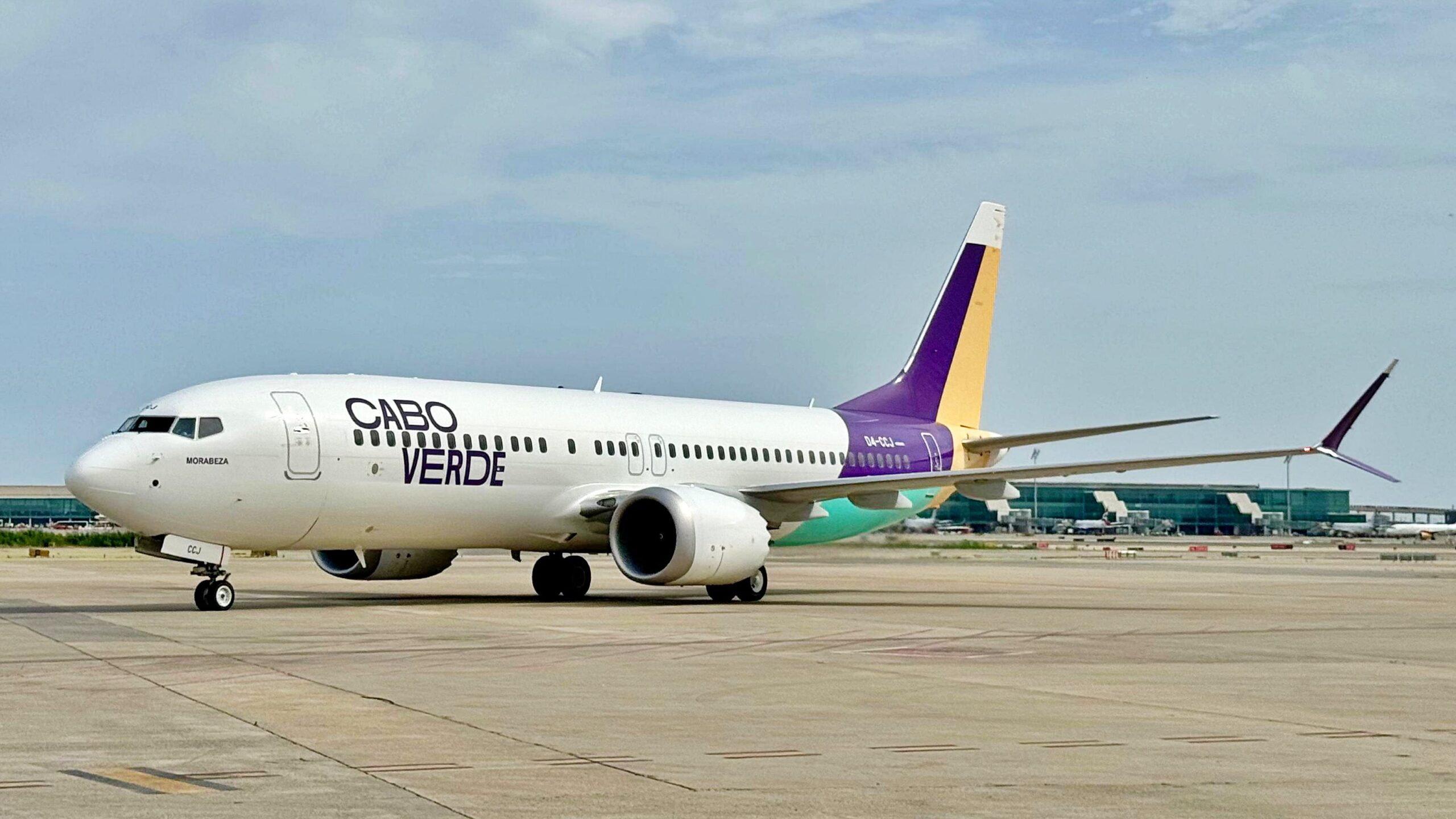 cabo verde airlines boeing 737