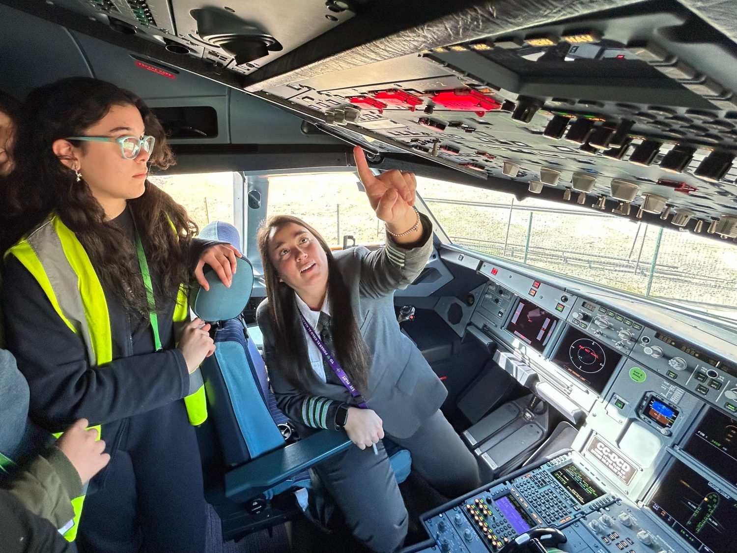 La aerolínea chilena SKY triplicó el promedio global con 13,5% mujeres piloto