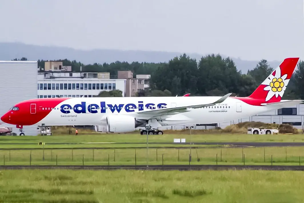 Primer Airbus A350-900 de Edelweiss OE-LHF - Foto: Adrian Kissane