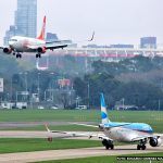 Aeroparque Jorge Newbery 14SEP2014 - 737 GOL PR-GUI aterrizando - E190 Austral en espera