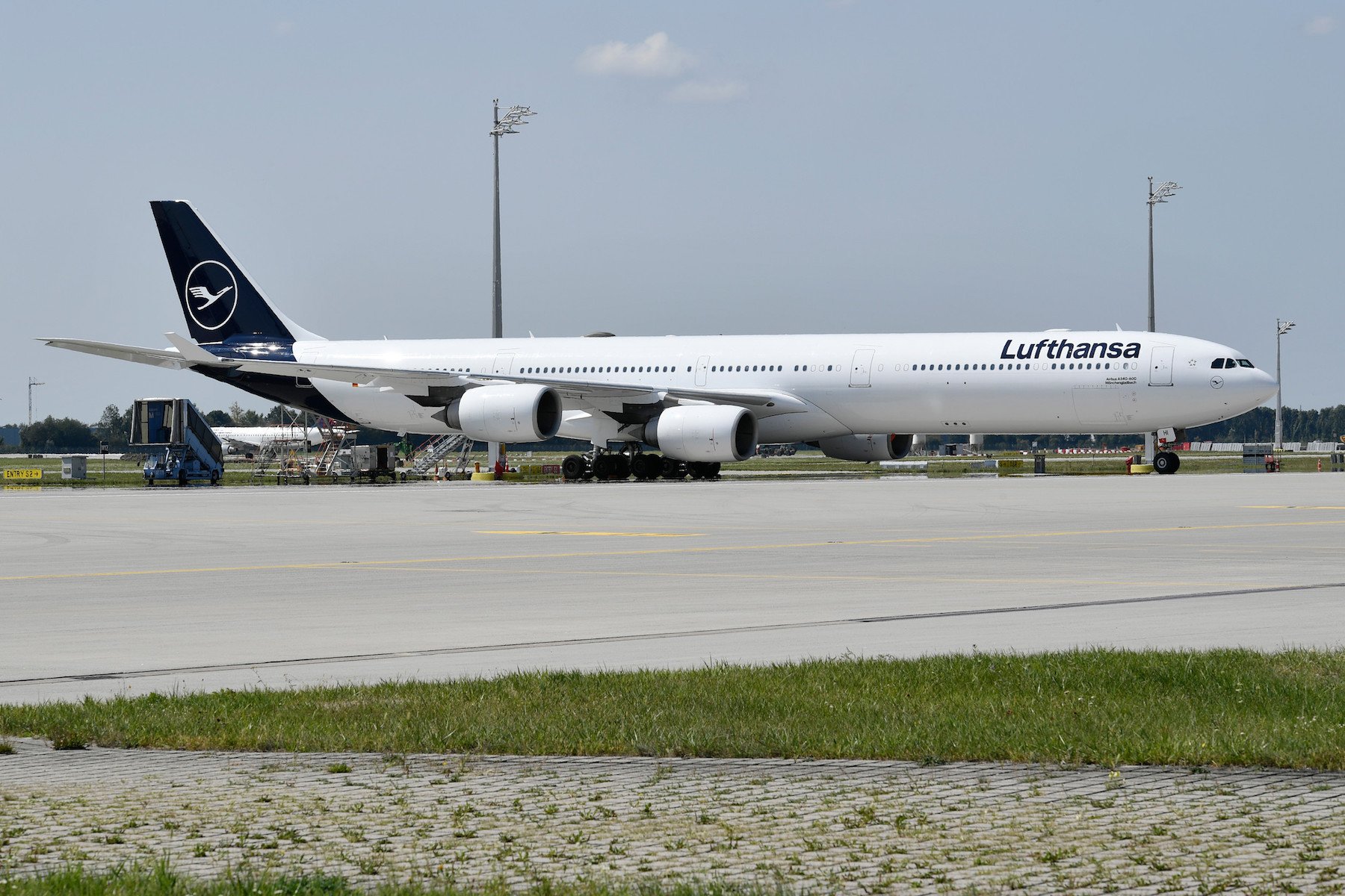 Lufthansa - A340-600