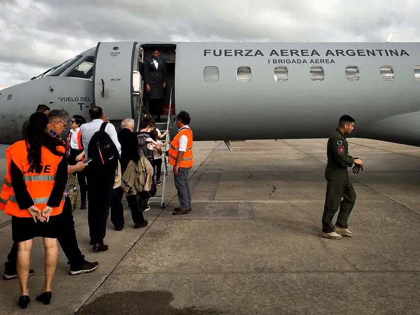 Embraer E-140 T-95 FAA ) LADE 5U706