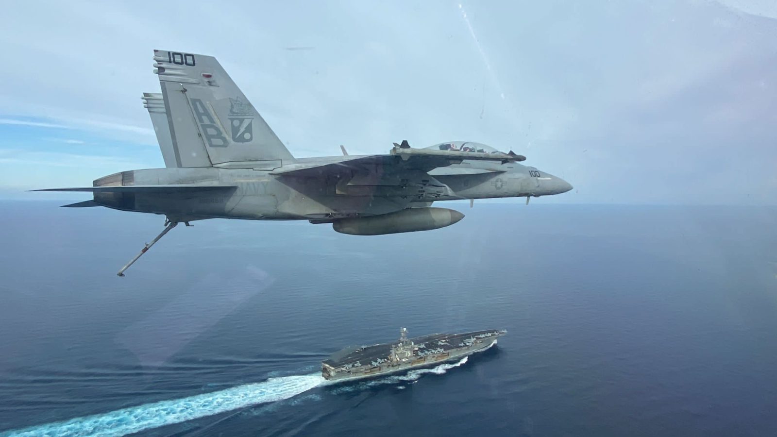 FA-18F Super Hornet Red Rippers VFA-11 derribado sobre el mar Rojo, Yemen. Photo: USN by Lt. Lily Moorhead